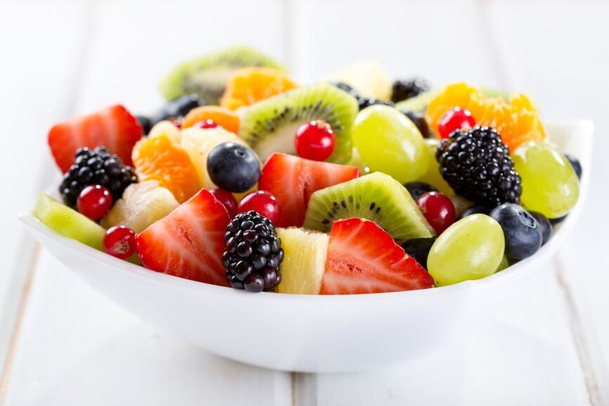 Ensalada de frutas en el menú de dieta favorita